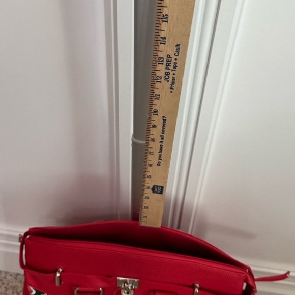 NWT red roller for laptop for traveling for kids or weekend get away - Picture 3 of 10
